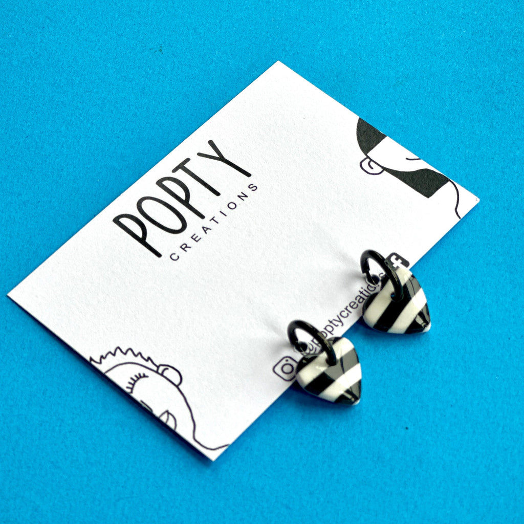 SECRET LOVERS SMALL STRIPE HEART HUGGIES